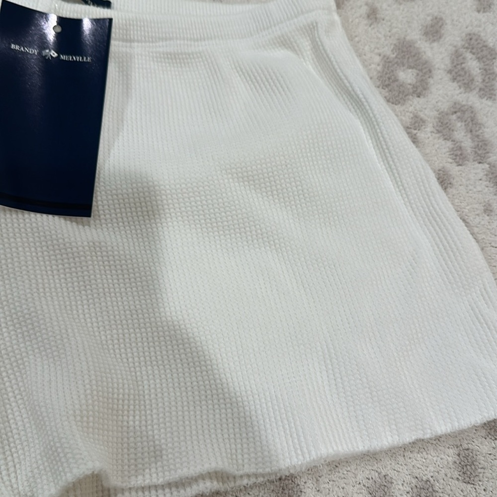 Brandy Melville emery thermal short. - Picture 2 of 3